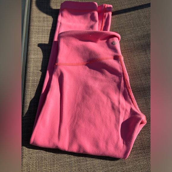 Lululemon Reversible Wunder Under pink / burgundy crop size 4 - Picture 4 of 16